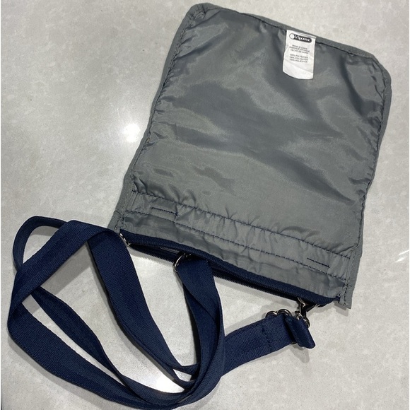 LeSportsac Crossbody Bag 3 Zip Navy Blue Polka Dot ⭐️⭐️⭐️⭐️ - Picture 11 of 15
